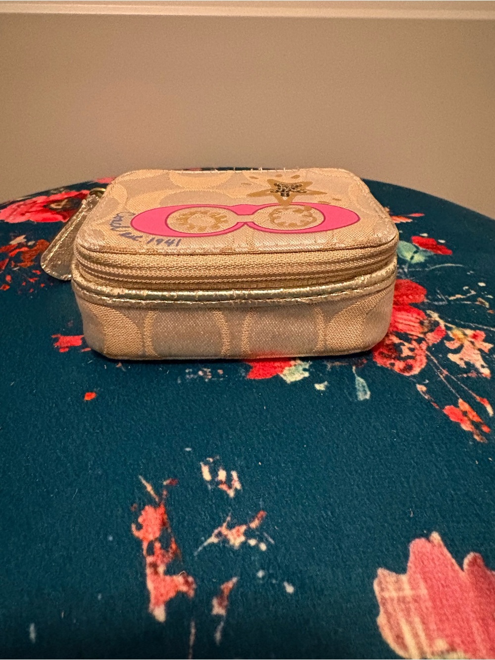 Coach Poppy Pill Box - Picture 5 of 7